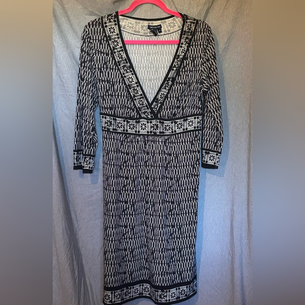 Max Edition White & Black Geometric 3/4 Sleeve V-Neck Dress Women’s Size Medium